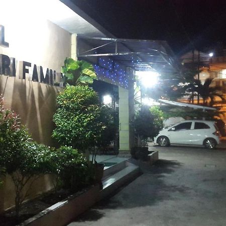Bahari Family Hotel Bitung Екстер'єр фото