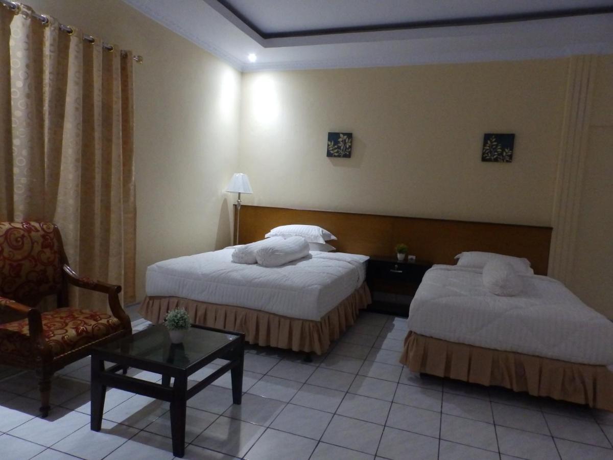 Bahari Family Hotel Bitung Екстер'єр фото