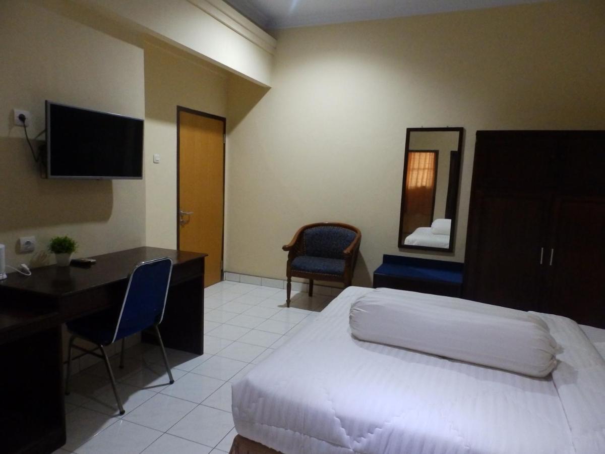 Bahari Family Hotel Bitung Екстер'єр фото