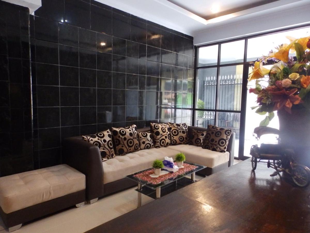 Bahari Family Hotel Bitung Екстер'єр фото