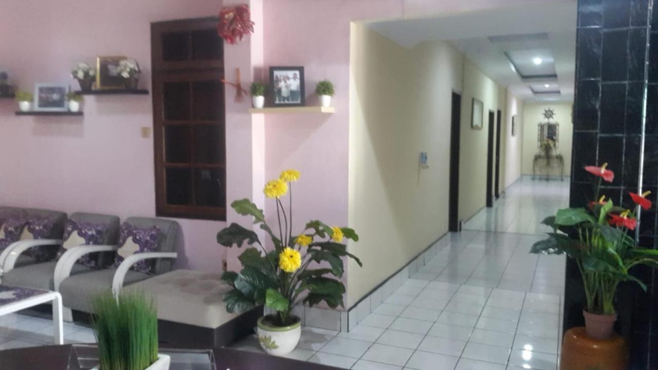 Bahari Family Hotel Bitung Екстер'єр фото